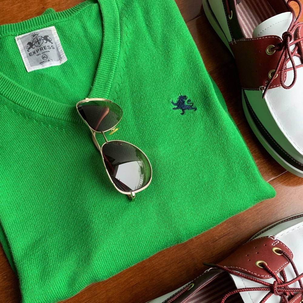 Green express vneck sweater - Picture 1 of 3